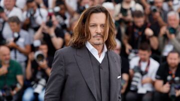 Τζόνι Ντεπ: Μετά τα δόντια του σκέφτεται να... ξαπλώσει και στο κρεβάτι του πλαστικού χειρουργού