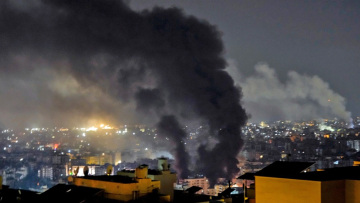 Νέος γύρος ισραηλινών βομβαρδισμών στον Λίβανο: «Πλήττουμε θέσεις της Χεζμπολάχ στη Βηρυτό» 