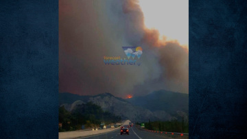 Ξυλόκαστρο: Εκτός ελέγχου η φωτιά - Έχουν σταλεί δύο μηνύματα από το 112 για εκκένωση 