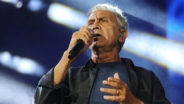 Γιώργος Νταλάρας στους δημοσιογράφους: Κάτι δεν πάει καλά με τη σκέψη σας