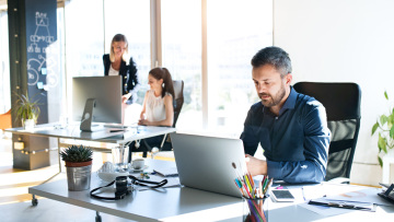 ΕΡΓΑΝΗ: Ρεκόρ 25ετίας με 340.572 νέες θέσεις εργασίας το 1ο εξάμηνο του 2025