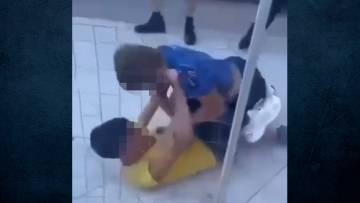 Χαλκιδική: Βίντεο από τον ξυλοδαρμό του 12χρονου από συμμαθητές του - Άλλοι ανήλικοι παρακολουθούν αμέτοχοι