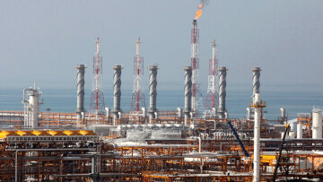 Το Ισραήλ εξετάζει απάντηση με επίθεση σε εγκαταστάσεις παραγωγής πετρελαίου