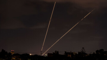 ﻿Το Ιράν εκτόξευσε 200 πυραύλους κατά του Ισραήλ - Απειλεί ότι θα πλήξει «όλες τις υποδομές» αν υπάρξει ανταπόδοση