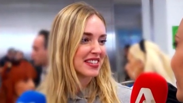 Κιάρα Φεράνι: Είμαι πανέτοιμη για έναν νέο έρωτα, είπε κατά την άφιξή της στην Αθήνα