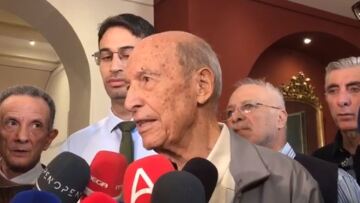 Εκλογές στο ΠΑΣΟΚ: Ψήφισε ο Κώστας Σημίτης - «Το κόμμα να παίξει ένα σημαντικό ρόλο για την ελληνική εξέλιξη»