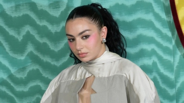 Charli XCX: Γύρισε κρυφά μια ταινία στην Πολωνία