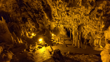 To σπήλαιο του Περάματος στα Ιωάννινα, ένα εντυπωσιακό δημιούργημα της φύσης