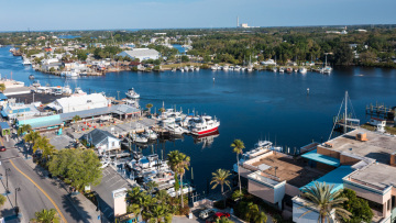 Τυφώνας Μίλτον: Το Τάρπον Σπρινγκς πάνω στο «φονικό μονοπάτι» - Η πόλη με το ελληνικό χρώμα από τους σφουγγαράδες