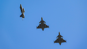 Αερομαχίες και διελεύσεις πολεμικών αεροσκαφών πάνω από το Θερμαϊκό για τη γιορτή της Πολεμικής Αεροπορίας