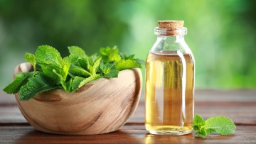 Πώς να φτιάξετε αρωματικό ελαιόλαδο με φρέσκα μυρωδικά