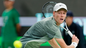 Εκτός συνέχειας από το Roland Garros το Νο1 της παγκόσμιας κατάταξης: Ο Σερούντολο απέκλεισε 3-2 με ανατροπή τον Σίνερ, δείτε βίντεο 