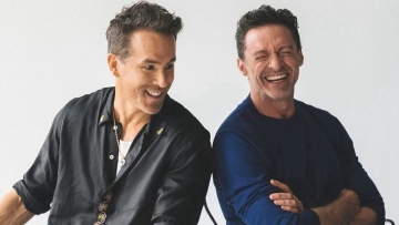 Ράιαν Ρέινολντς για τα γενέθλια του Χιου Τζάκμαν: Ελπίζω να το κάνουμε αυτό μέχρι τα 90 μας 