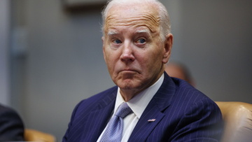 Ο Μπάιντεν σκέφτεται να δώσει προληπτικά χάρη σε όσους επέκριναν τον Τραμπ