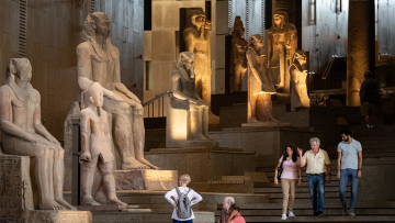 Κάιρο: Άνοιξε το «φαραωνικό» μουσείο με χιλιάδες θησαυρούς - Εντυπωσιάζουν τα εκθέματά του, δείτε φωτογραφίες