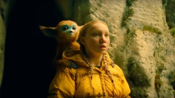 Γουίλεμ Νταφόε: Κυκλοφόρησε το τρέιλερ της ταινίας επιστημονικής φαντασίας «The Legend Of Ochi»