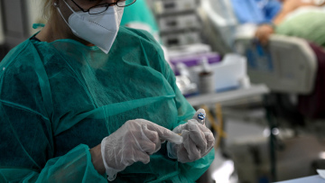 Λέσβος: «Δεν υπήρχε δόλος» λέει ο σύζυγος της γιατρού  που συνταγογραφούσε χιλιάδες φάρμακα μόνο το ξημέρωμα