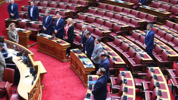 Ενός λεπτού σιγή στη Βουλή στη μνήμη της Βάσως Παπανδρέου
