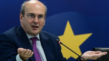 Χατζηδάκης: Δημιουργείται κεντρικό μητρώο για τους δικαιούχους κοινωνικών επιδομάτων