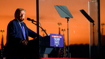 Ντόναλντ Τραμπ: Επί 12 λεπτά μιλούσε για τα γεννητικά όργανα του αείμνηστου θρύλου του γκολφ Άρνολντ Πάλμερ