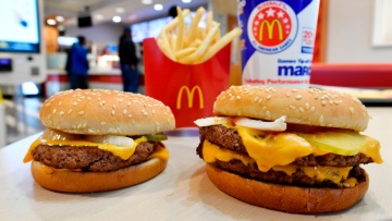ΗΠΑ: Ένας νεκρός, δεκάδες άρρωστοι εξαιτίας βακτηρίου σε χάμπουργκερ της McDonald’s 