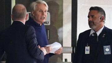 Abercrombie & Fitch: O πρώην CEO έκανε δοκιμαστικά για τους βιασμούς και ενέσεις διέγερσης στα θύματά του!