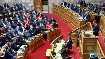 Βουλή: «Πρεμιέρα» στη μάχη κυβέρνησης και ΠΑΣΟΚ- «Να δούμε αν άλλαξε ο Ανδρουλάκης», λέει ο Μητσοτάκης