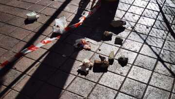 Άγιοι Ανάργυροι: Στο χειρουργείο η 15χρονη που τραυματίστηκε από σοβάδες σε στάση λεωφορείου