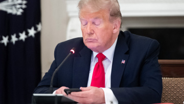 Αμερικανικές εκλογές 2024: Κινέζοι χάκερ έβαλαν στο στόχαστρο τα τηλέφωνα του Ντόναλντ Τραμπ και του Τζέι Ντι Βανς