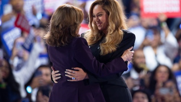 Εκλογές στις ΗΠΑ: H Beyonce έδωσε το παρών στο Τέξας για να στηρίξει τη Χάρις - «Είμαι εδώ ως μητέρα»