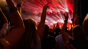 Λεωφόρος Βουλιαγμένης: Τα παιδιά κατέρρευσαν σε λίγη ώρα - «Σε κωματώδη κατάσταση βγήκε η κόρη μου από το club»