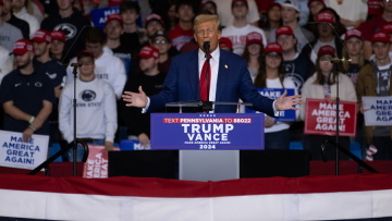 Εκλογές στις ΗΠΑ: «Άνοιγμα» Τραμπ στους μουσουλμάνους ψηφοφόρους - Στο πλευρό της Χάρις η Μισέλ Ομπάμα