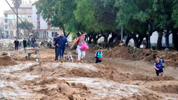 Ισπανία: Ο Σάντσεθ ανακοίνωσε νέα μέτρα στήριξης ύψους 3,8 δισεκατομμυρίων ευρώ για τους πληγέντες από τις πλημμύρες 