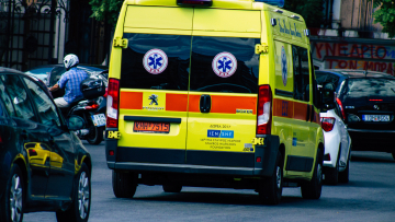 Λάρισα: Συναγερμός για τρίχρονο που παρασύρθηκε από όχημα - Χτυπήθηκε στο κεφάλι