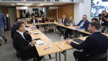 ΠΑΣΟΚ: Προσδοκίες μετά την άνοδο στα γκάλοπ - Μπαίνουν τεχνοκράτες δίπλα στα στελέχη για την οικονομία