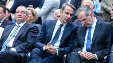 Κυριάκος Μητσοτάκης - Αντώνης Σαμαράς - Κώστας Καραμανλής: Το «ραντεβού» στο Ίδρυμα Καραμανλή εν μέσω «παγωμάρας»