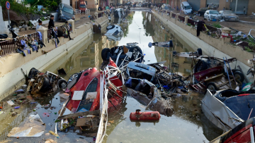 Ισπανία: Οκτώ νεκροί εντοπίστηκαν σε γκαράζ - Τουλάχιστον 158 οι θάνατοι από τις πλημμύρες, θρίλερ με τους αγνοουμένους 