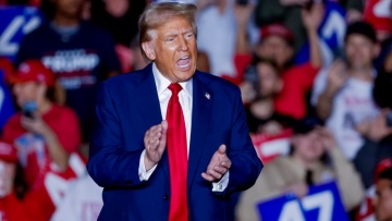 Ο Τραμπ μήνυσε το CBS για «πειραγμένη και παραπλανητική» συνέντευξη της Κάμαλα Χάρις - Ζητάει 10 δισ. δολάρια  