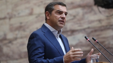 Σιβυλλική δήλωση Τσίπρα για την «επιστροφή» του: Εδώ είμαι, δεν έφυγα - Αιχμές στη Δικαιοσύνη, αποχώρησε η Αδειλίνη