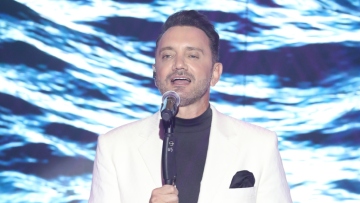 Χρήστος Μενιδιάτης για εμμονική θαυμάστρια: Ερχόταν έξω από το πατρικό μου και έβαζε κάτι μπαλόνια καρδούλες