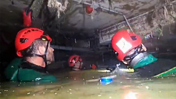 Πλημμύρες στην Ισπανία: Γυναίκα σώθηκε έπειτα από 3 ημέρες εγκλωβισμένη σε ΙΧ - Ψάχνουν αγνοούμενους σε πλημμυρισμένα υπόγεια