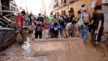  Πλημμύρες στην Ισπανία: Τουλάχιστον 213 νεκροί, σβήνουν οι ελπίδες για επιζήσαντες