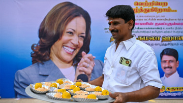 Αμερικανικές εκλογές: Κάτοικοι στο χωριό του παππού της Χάρις στην Ινδία ετοιμάζονται να προσευχηθούν για τη νίκη της