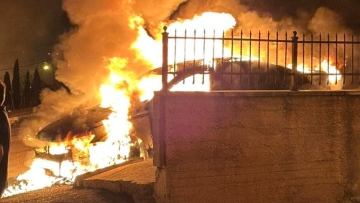 Ισραηλινοί έποικοι πυρπόλησαν αυτοκίνητα και σπίτια Παλαιστινίων στη Δυτική Όχθη – Δείτε βίντεο