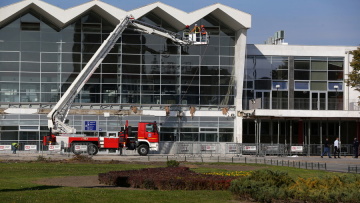 Σερβία: Κατηγορίες σε βάρος 13 ατόμων για την κατάρρευση οροφής στον σιδηροδρομικό του Νόβι Σαντ