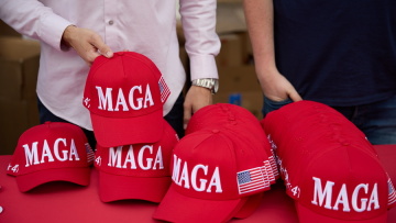 Politico: Βελτιωμένη η εκλογική επίδοση του Τραμπ σε σχέση με το 2020