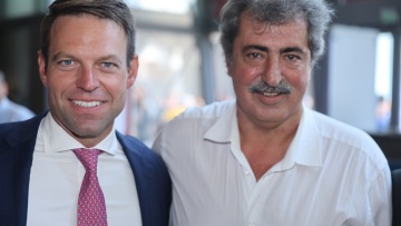 Συνεχίζεται ο πόλεμος Κασσελάκη - Πολάκη: «Δεν καταλαβαίνει αγγλικά και φόρμες Πόθεν Έσχες» - «Οικονομολόγοι της πλάκας, δεν σπούδασα έξω, γιατί πέρασα στις Πανελλαδικές»