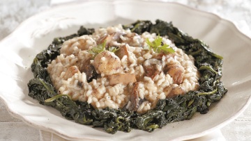 Ριζότο με κάστανα, μανιτάρια και σοταρισμένο σπανάκι