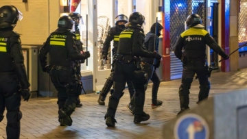 Επεισόδια στο Άμστερνταμ: Σε ισχύ έκτακτο διάταγμα που επιτρέπει προληπτικούς αστυνομικούς ελέγχους