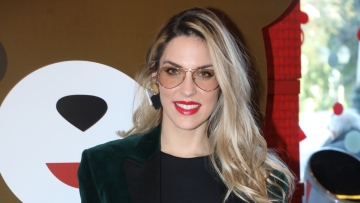 Μαντώ Γαστεράτου: Φωτογραφίζει την κόρη της με τον νεογέννητο γιο της